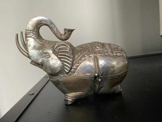 Vintage Elephant Metal Clutch Purse - image 1