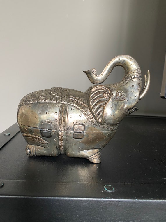 Vintage Elephant Metal Clutch Purse - image 6