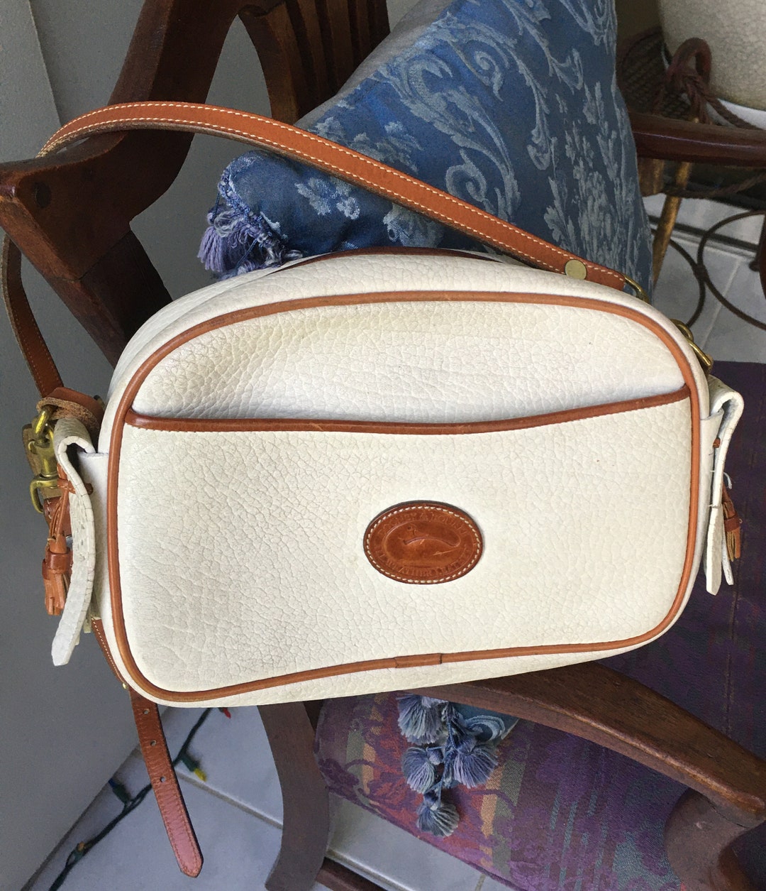 DOONEY and BOURKE Pebble Grain Cream & Brown SHOULDERBAG W Integrated