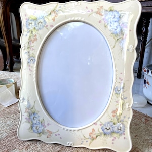 PORCELAIN Tabletop PICTURE FRAME Floral Oval Image, 13 x 11 in