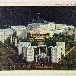 Vintage New York Worlds Fair Art Deco linnen ansichtkaart van de A.T. and T. Building gemaakt door Curtteich & Co. Chicago, niet verzonden, niet gebruikt