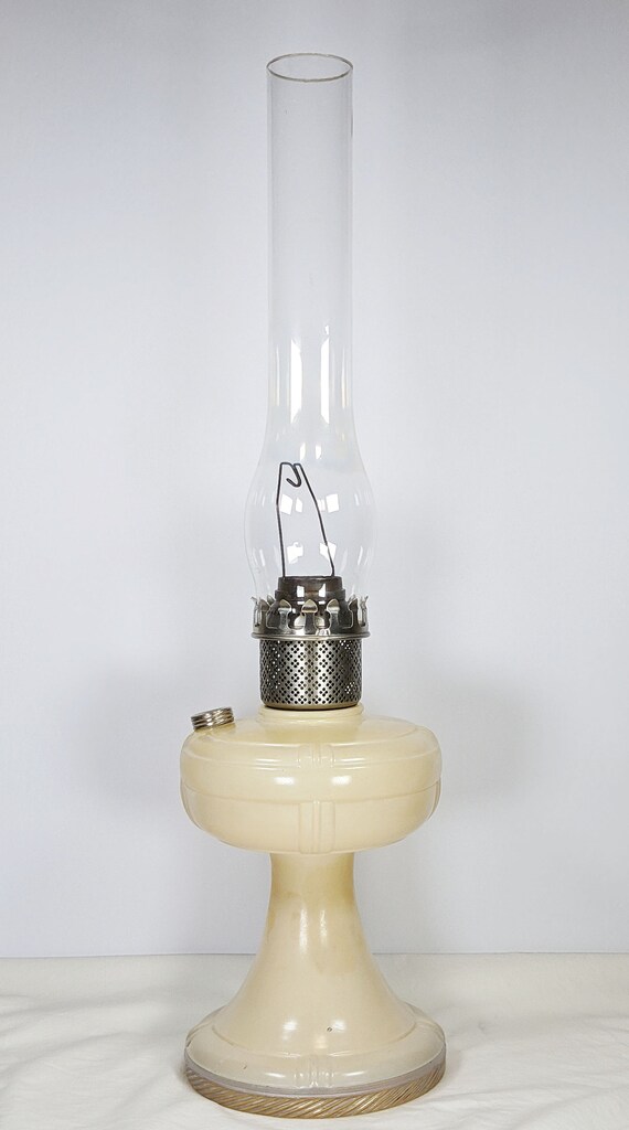 Vintage Coleman Oil Lamp, Oil Lantern, Kerosene Lamp