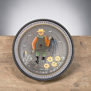 ヴィンテージ 西ドイツ KMK マニュエル 手描き、手作りスタジオアート陶器 スカンジナビア ミニマリズム 農夫、庭師 1970年代頃 壁飾り