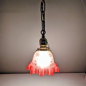 Lampa wisząca w stylu vintage z kwiatowym abażurem, lampa sufitowa z czerwonego szkła z falbanką