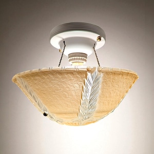 Antieke elektrische art nouveau-plafondlamp uit de jaren 1920, plafondlamp met drie kettingen met een tarwepatroon roze glazen kap vintage