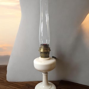 Vintage The Aladdin Oil Lamp Co. Chicago IIL. USA Simplicity modello B76A, ca 1948 Lampada da tavolo a olio, lanterna a olio, bruciatore Mantle Lamp Co. modello B