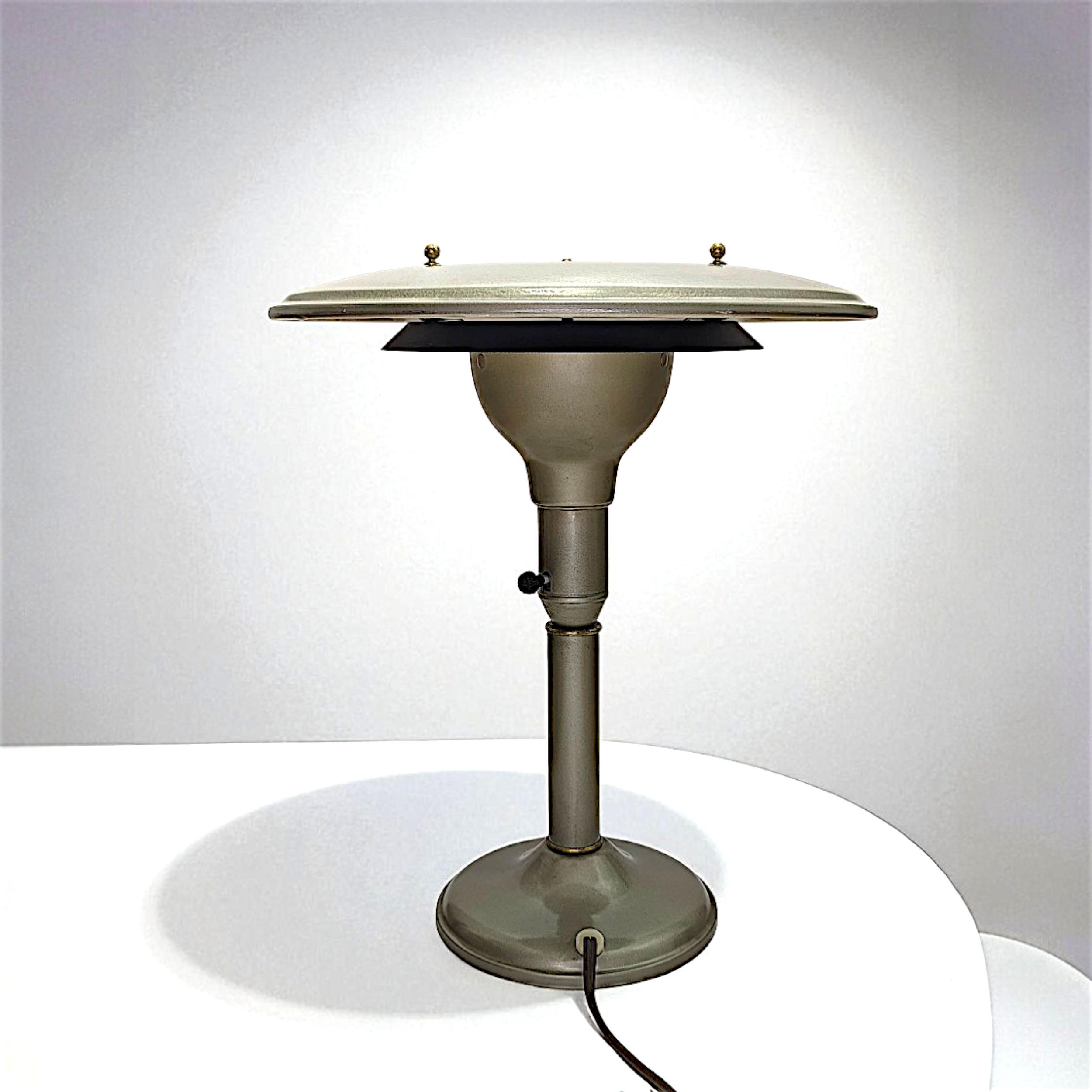 1950年代のヴィンテージ電気ソーサーライトデスクランプ、M.G Wheeler
