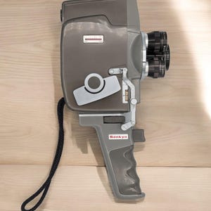 Vintage Sankyo Moviemat 8 mm-cinemacamera: revolver met 3 lenzen, handgreep