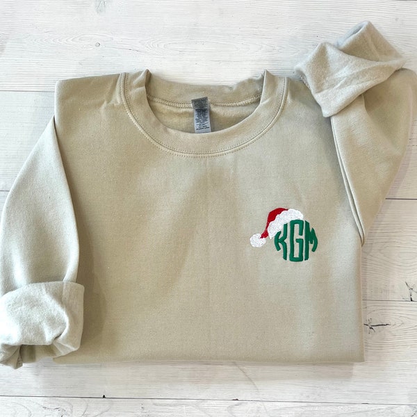 Sudadera con monograma navideño bordado, sudadera con gorro de Papá Noel, camiseta navideña personalizada, camiseta con bordado navideño, camiseta con gorro de Papá Noel personalizada