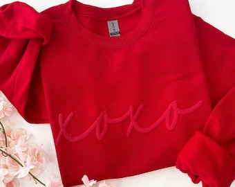 Womens Valentines Day Sweatshirt, Valentines Crewneck Sweatshirt, XOXO, Love Sweater, Valentine's day Gift For Her, Valentine's Day Shirt,