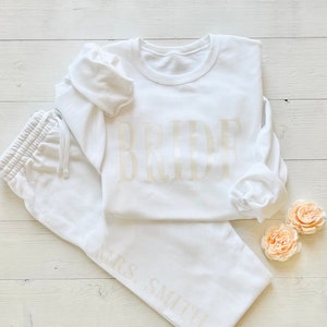 Bridal Gift Set Pearl Metallic, Mrs. Sweatshirt, New Mrs. Set, Mrs. Sweatshirt, Bride Sweatpants, New Mrs, Honeymoon Outfit, Wife Joggers