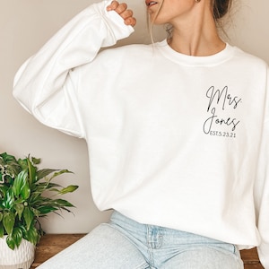 Engagement Gifts, Bridal Shower Gifts, Mrs Sweatshirt, Personalized Gift for Bride, Wedding Gift, Bride Gift, Bride Sweatshirt, Bride Shirt