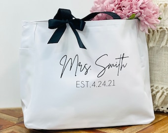 Bride Tote Bags, Personalized Bride Bag, Wedding Gift, Bridal Shower Gift, Gift For Bride, Bridal Gift, Honeymoon Gift,