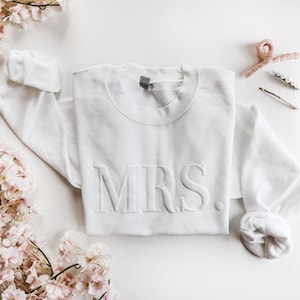 Embossed Bridal Gift Set, Mrs. Sweatshirt, New Mrs. Set, Mrs. Sweatshirt, Bride Sweatpants, New Mrs, Honeymoon Outfit, New Mrs. Joggers image 5