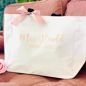 Bride Tote Bags, Personalized Bride Bag, Wedding Gift, Bridal Shower Gift, Gift For Bride, Bridal Gift, Honeymoon Gift, Personalized Tote