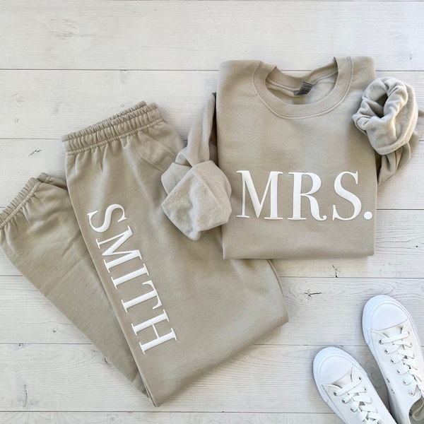 Embossed Bridal Gift Set, Mrs. Sweatshirt, New Mrs. Set, Mrs. Sweatshirt, Bride Sweatpants, New Mrs, Honeymoon Outfit, New Mrs. Joggers