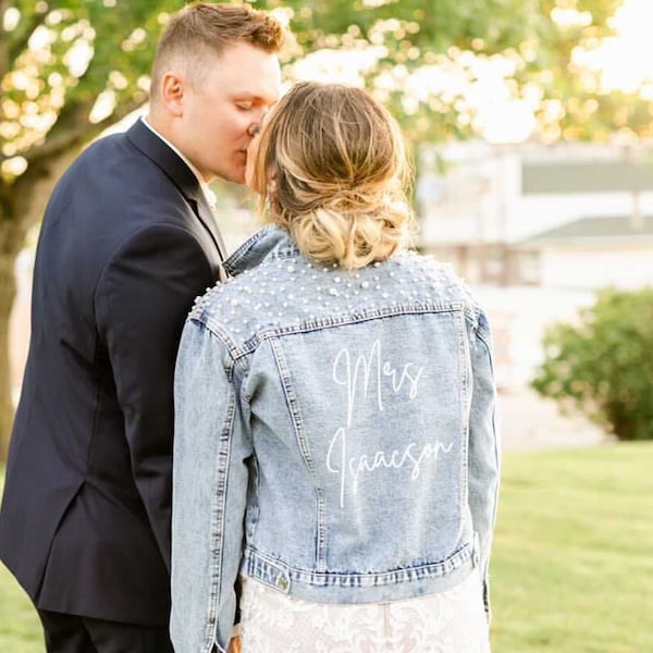 Bride jean jacket with pearls, Pearl jean jacket, bride jean jacket, Mrs Denim Jacket, Personalized Jean Jacket, Bride Jacket, Bridal gift