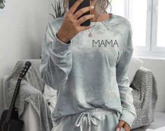 mom's outfit for first birthday