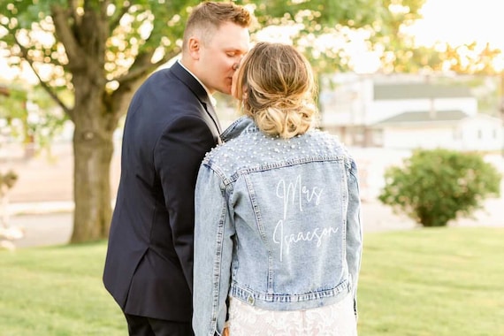 Veste en jean pour mariee avec perles veste en jean perlee veste en jean pour mariee veste en jean pour femme veste en jean personnalisee veste pour mariee cadeau de mariee