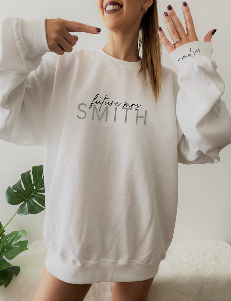 Verlobungsgeschenk, Sweatshirt für zukünftige Frau, Sweatshirt für neue Frau, Geschenk für zukünftige Braut, individuelles Brautgeschenk, Braut-T-Shirt, T-Shirt für zukünftige Frau, zukünftige Frau Bild 2