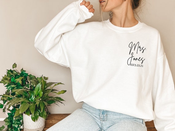 Engagement Gifts, Bridal Shower Gifts, Mrs Sweatshirt, Personalized Gift for Bride, Wedding Gift, Bride Gift, Bride Sweatshirt, Bride Shirt