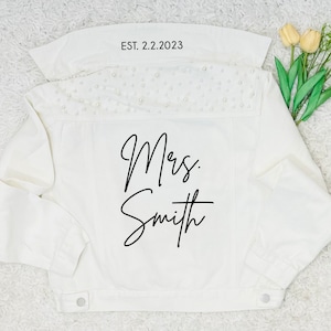 Pearl jean jacket, bride jean jacket, Mrs Denim Jacket, Personalized Jean Jacket, Bride Jacket, Bridal gift, bridal jean jacket pearls