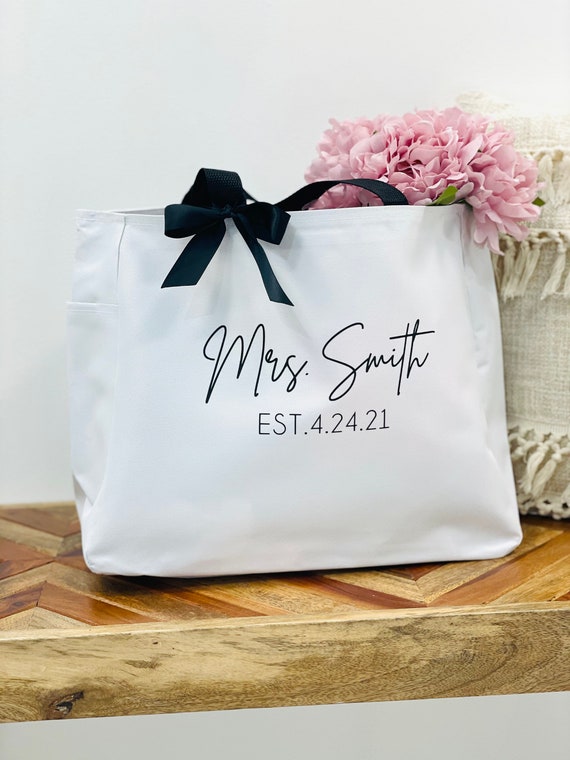 Bride Tote Bags, Personalized Bride Bag, Wedding Gift, Bridal Shower Gift, Gift For Bride, Bridal Gift, Honeymoon Gift,