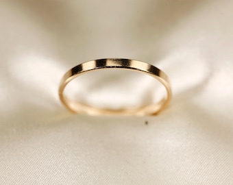 ハンドメイド 14K ゴールドフィルド リング：ミニマリスト フラットワイヤー スムースバンド (2.0 mm)