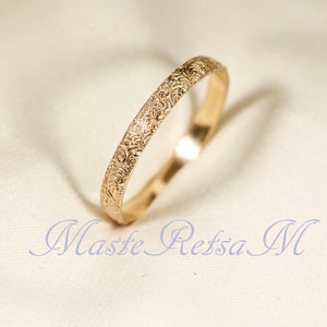 600326  14K Yellow SOLID gold ring,   Pattern ring,     Width--2.8mm