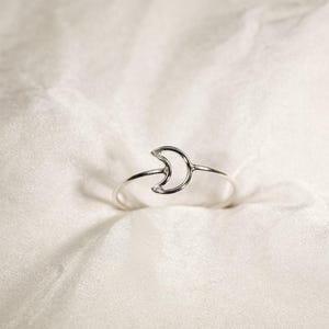 14K Gold Filled Moon Ring - Delicate Wire Design image 9