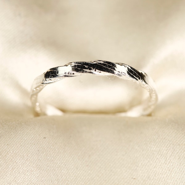 102318     Sterling silver pattern ring,