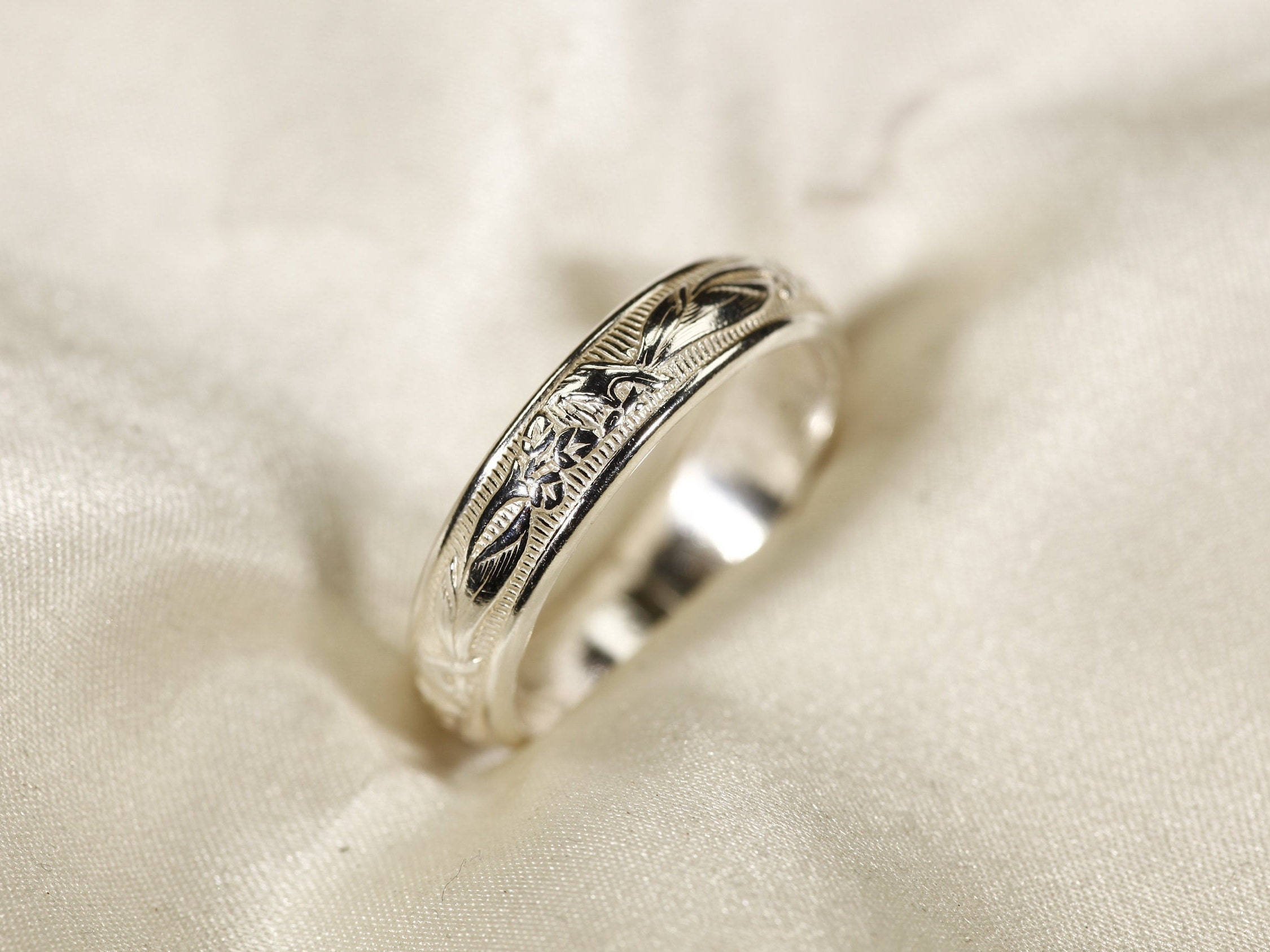 2123- Sterling Silver Pattern Ring, Thich and Wide Floral Ring