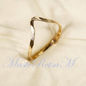 14K Yellow Gold Filled V Ring - 1.5mm Wire
