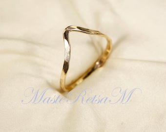 14K Yellow Gold Filled V Ring - 1.5mm Wire