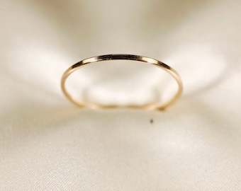 ハンドメイド 14K ゴールドフィルド フラットスムースワイヤーリング - ミニマリスト 1 mm