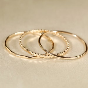 SET-Z , 14K Yellow SOLID gold ring Flat bead ring, Smooth wire ring, Hammered wire ring, 3 rings imagem 6