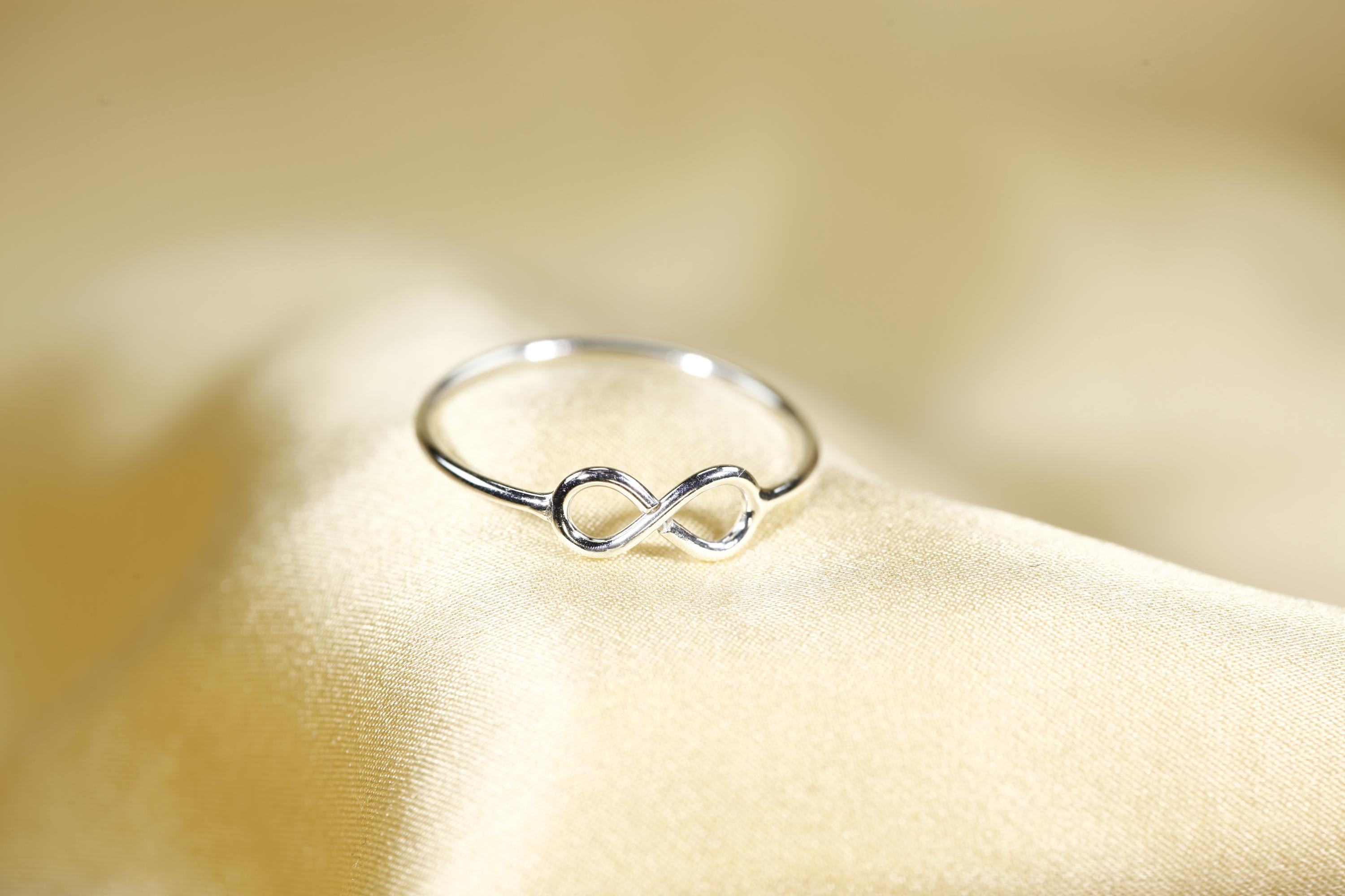 SZIRO Infinity Symbol Ring, 7mm Wide in Sterling Silver size 3.5