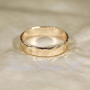 Handgjord 4 mm bred hamrad ring i 14k guldfylld, klassisk cigarrarmband
