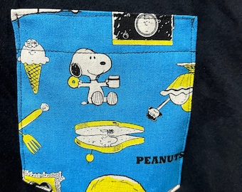 Snoopy black t-shirt with big blue pocket