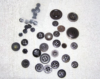 Dark buttons, 40 pieces mixed