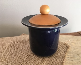 Scandinavian Vintage Höganäs Keramik Small Jar, Jarra con tapa, Cerámica azul oscuro, Gres sueco