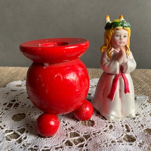 スウェーデンのヴィンテージキャンドルホルダー、赤い木製のキャンドルホルダー、クリスマスの装飾、スウェーデンの民芸品