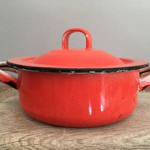 Vintage Enamel Small Soup Pot, Porridge Pot, Pot with Lid, Red Enamel Pot.