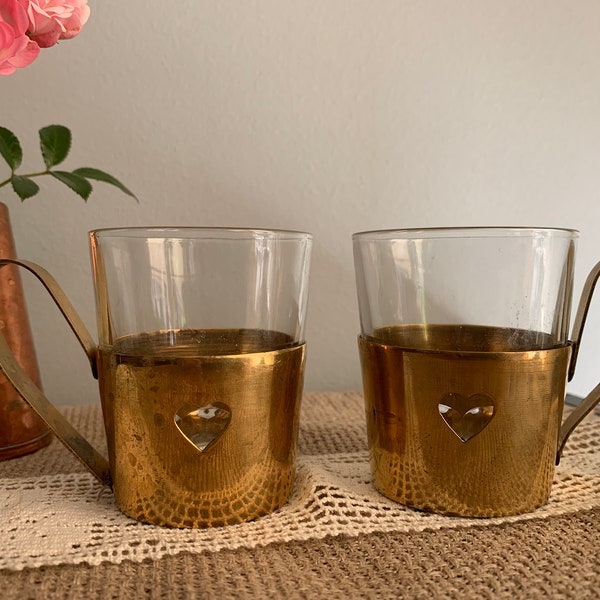 Ensemble de 2 tasses en verre et laiton vintage, tasses à thé en verre, moderne du milieu du siècle, tasse en verre avec support en laiton