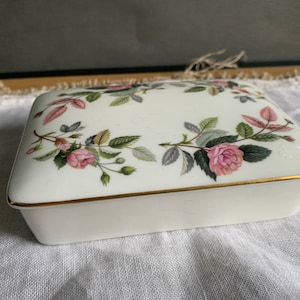Vintage Wedgwood Hathaway Rose Rectangular Trinket Box
