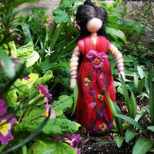Felted Figurine, needle felted Figurine, Seasonal felted Figurine, Waldorf-inspired seasonal doll, Felted Doll