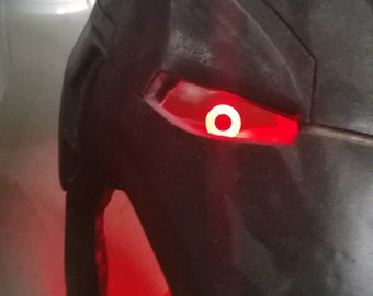 Kit mit leuchtenden Augen und Halo-Effekt, anpassbar an jeden Helm, gravierte und lasergeschnittene Gläser + LED