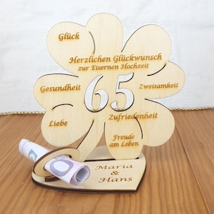 Geschenk zur Eisernen Hochzeit 65 Jahre heiratet, Kleeblatt mit Glückwünsche, Wunschtext möglich, Deko aus Holz