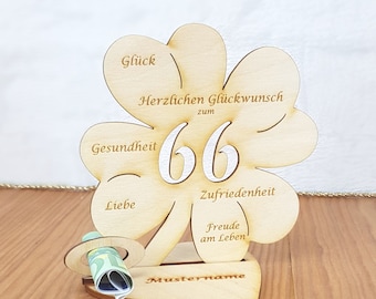 Geschenk zum 66. Geburtstag, 11,7 cm Kleeblatt, Geldgeschenk mit oder ohne Namensgravur, Tischdekoration aus Holz