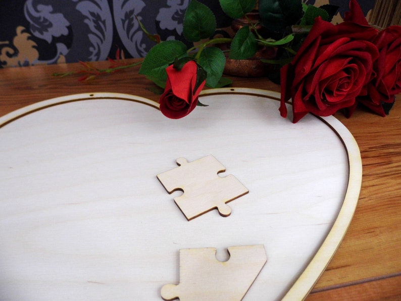 Puzzle in Herzform 30 Teile aus Holz mit Unterplatte zum Anhängen, Gästebuch Alternative Bild 2
